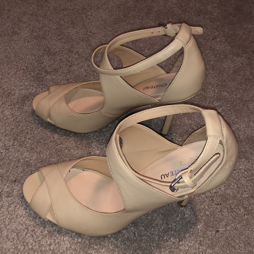 Off White Open Toe Le Chateau Heels 🤍